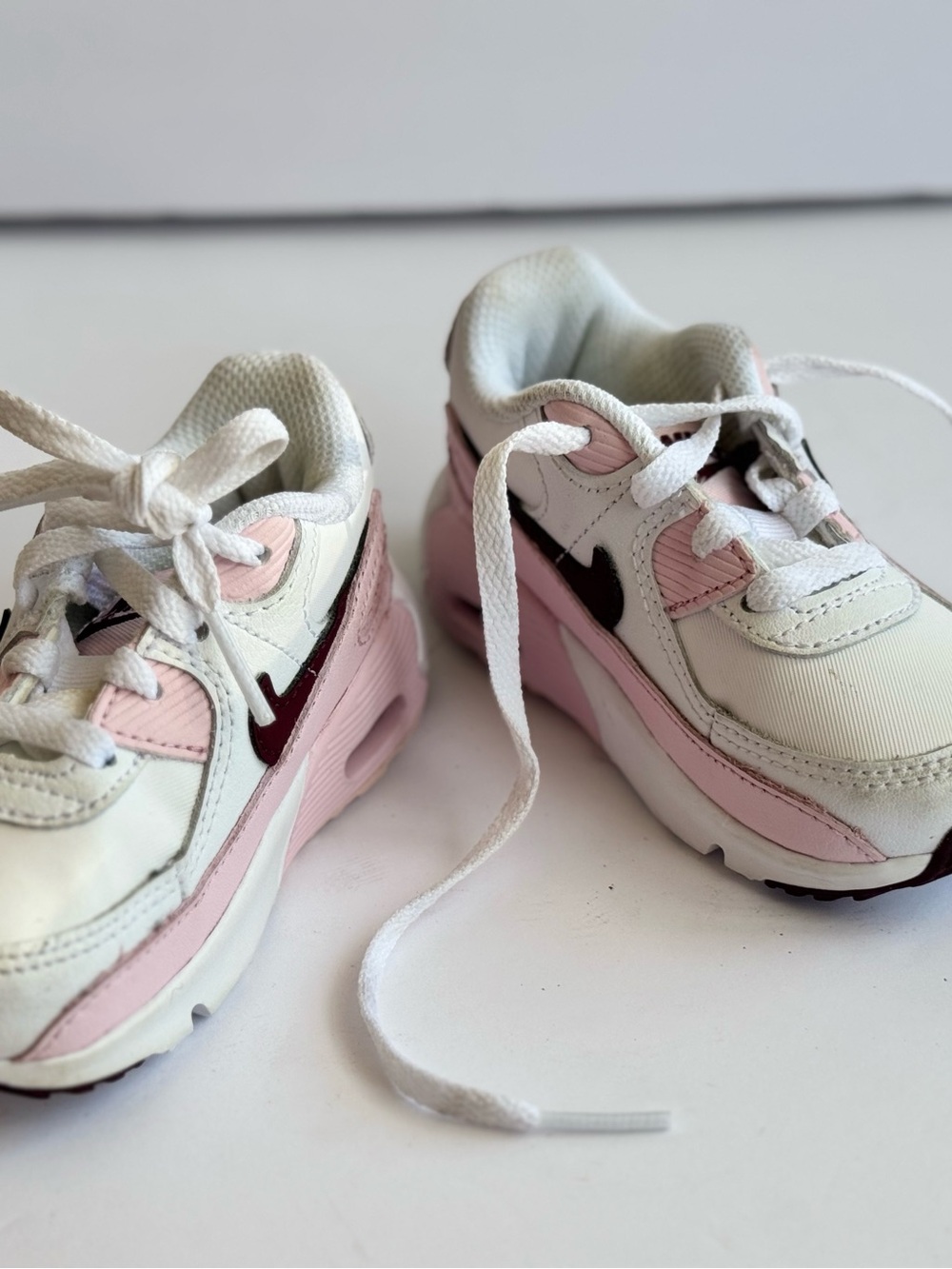 Nike Kids White, Light Pink & Black Low-Top Sneakers